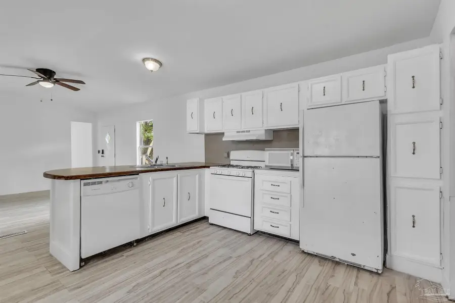8592 Alvarado Calzada, Pensacola, FL 32507 - Image #3