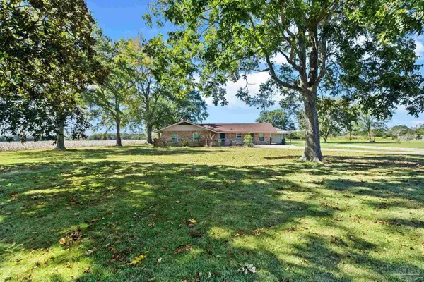 236 Beacon Ln, Atmore, AL 36502