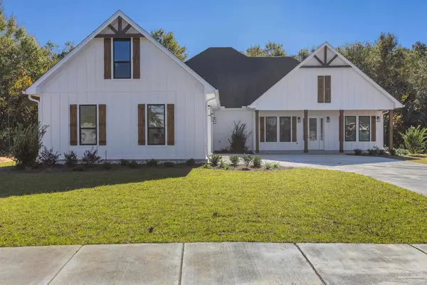 5806 Highland Lake Dr, Milton, FL 32583