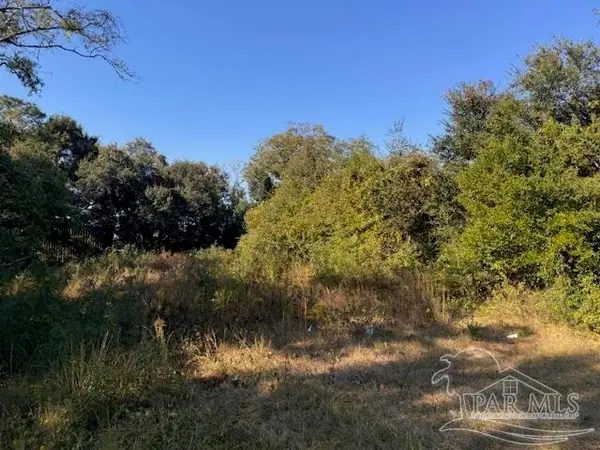 7401 Cora Ln, Pensacola, FL 32505