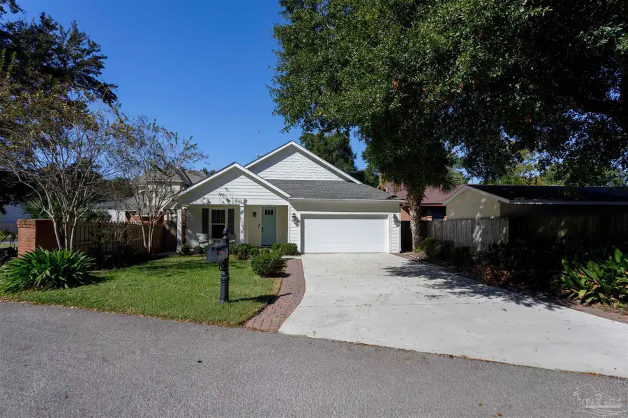 402 Bayshore Dr, Pensacola, FL 32507 - Image #2