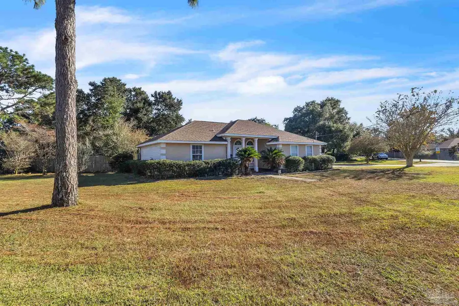 2106 Citrus Dr, Navarre, FL 32566 - Image #3