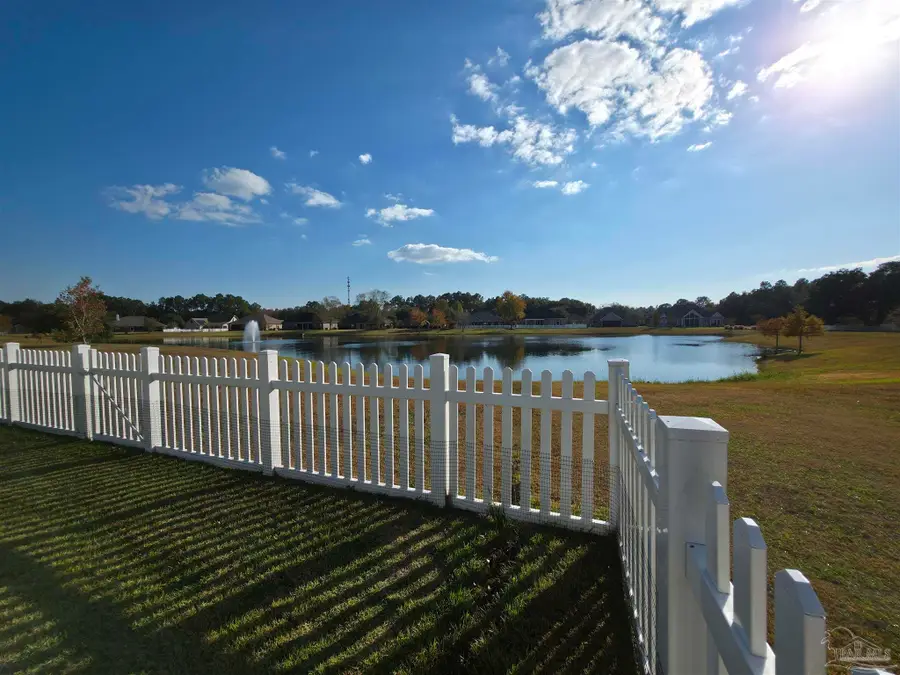 5642 Dunbar Cir, Milton, FL 32583 - Image #3