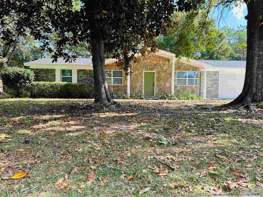 10 Selborne Pl, Pensacola, FL 32506 - Image #2