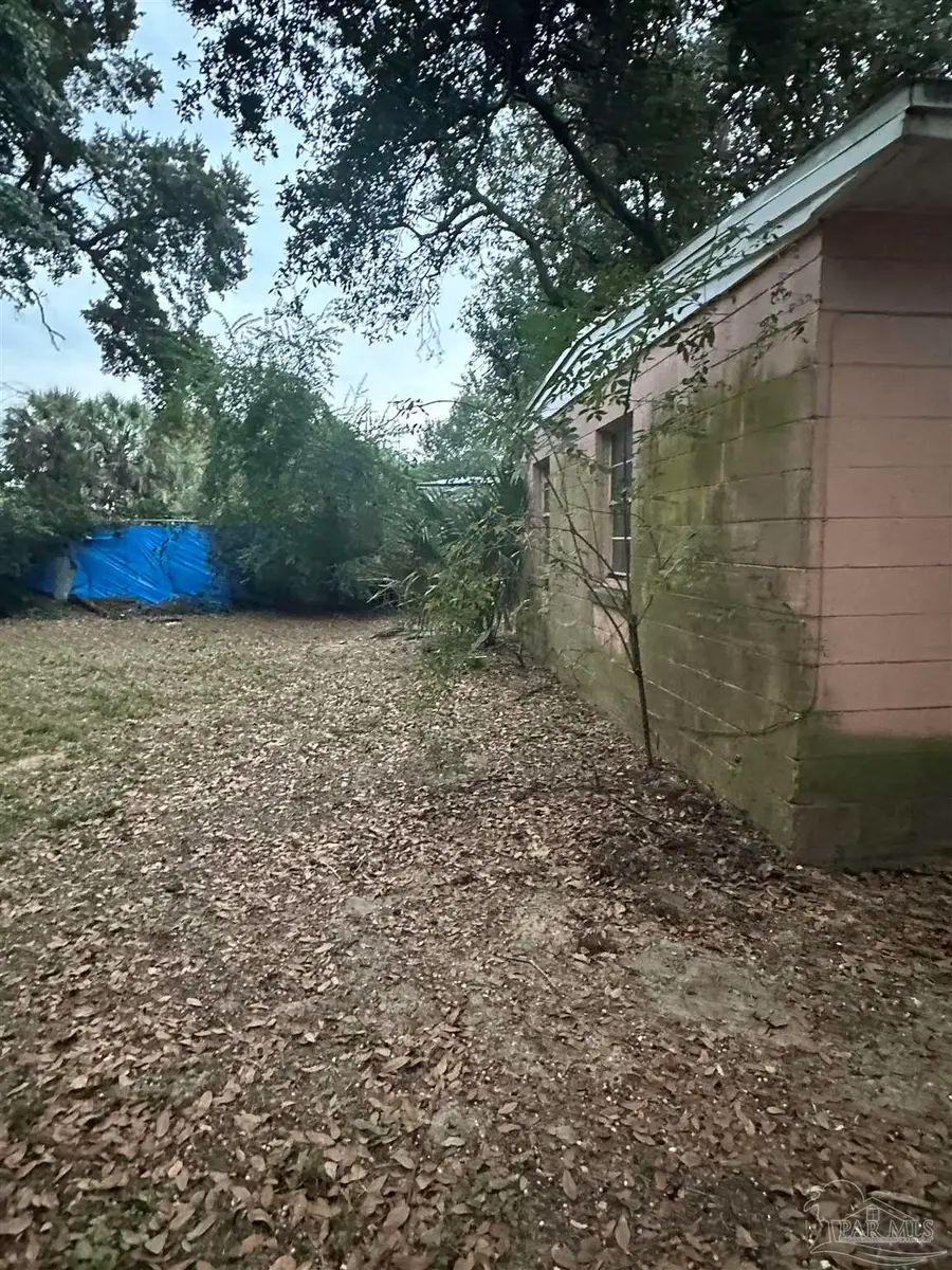 121 W Garfield Dr, Pensacola, FL 32505 - Image #2