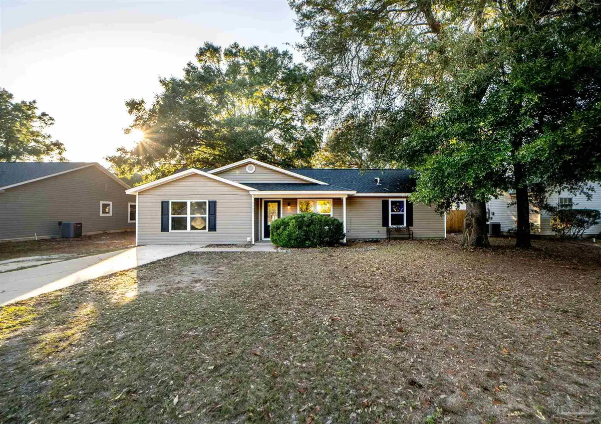 5913 Savannah Dr, Milton, FL 32570 - Image #1