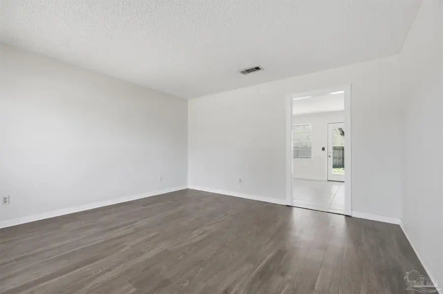 5719 N Ventura Ln, Pensacola, FL 32526 - Image #3