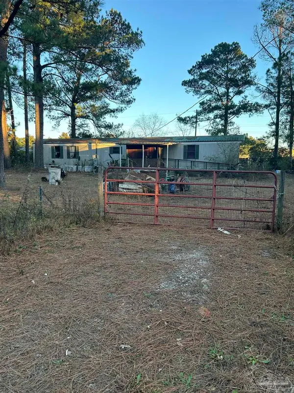 5557 Sunkist Cir, Pace, FL 32571