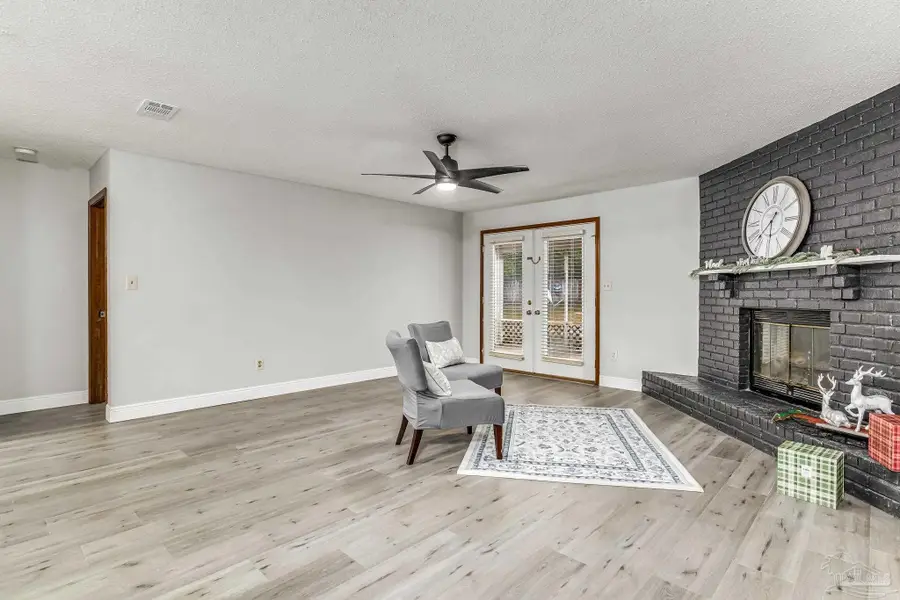 555 Seapine Cir, Pensacola, FL 32506 - Image #2