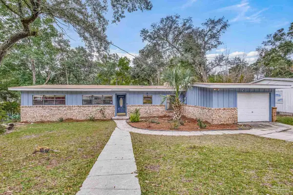 6509 Lakeshore Dr, Milton, FL 32570