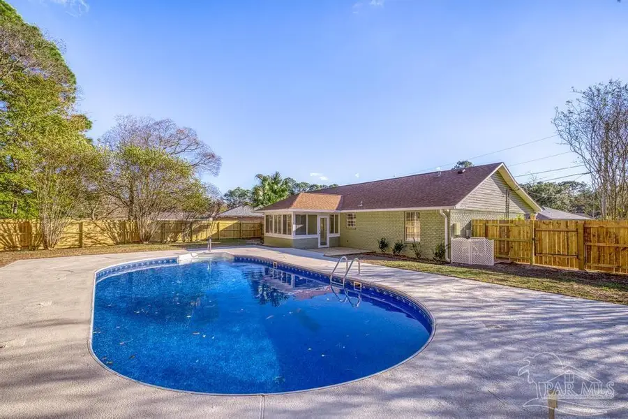 1230 Middlebrook Dr, Pensacola, FL 32506 - Image #2