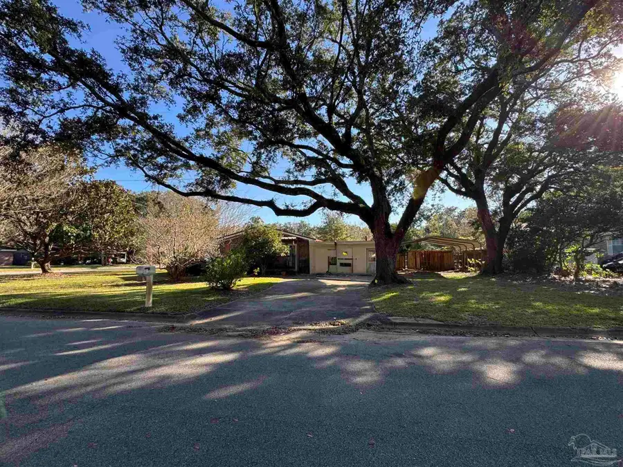 1407 John Carroll Dr, Pensacola, FL 32504 - Image #2