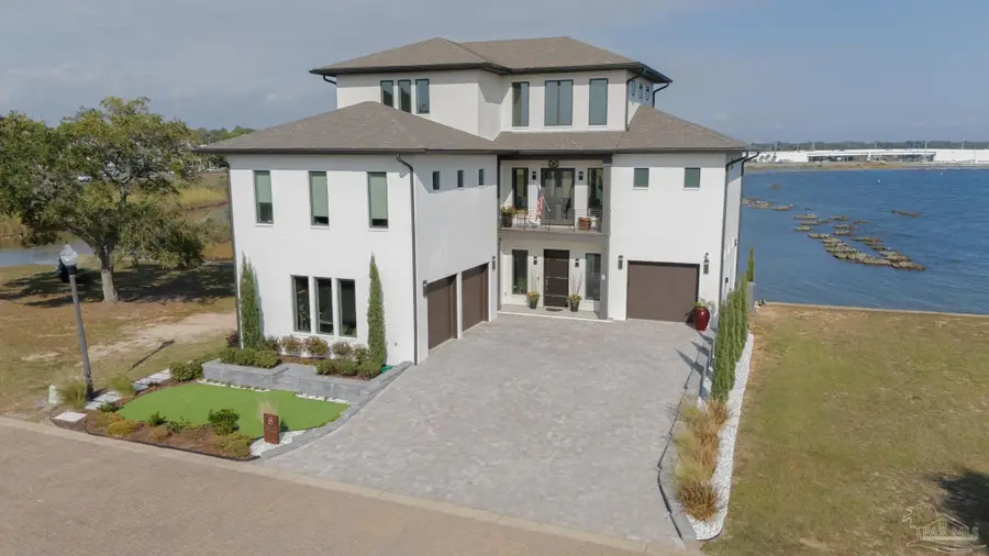 8 Wharf Ave, Pensacola, FL 32502 - Image #2