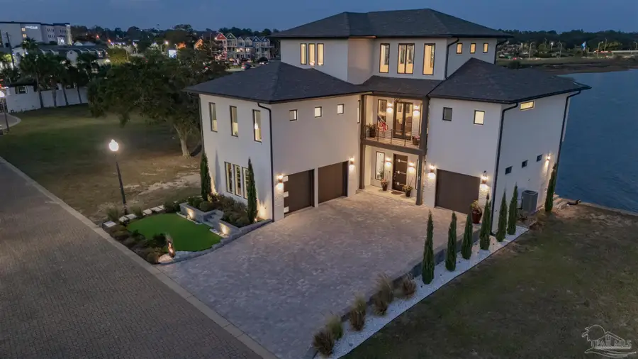 8 Wharf Ave, Pensacola, FL 32502 - Image #3