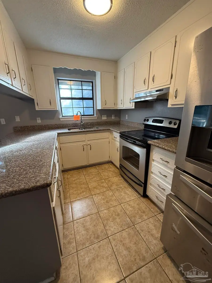 5748 Princeton Dr, Pensacola, FL 32526 - Image #3