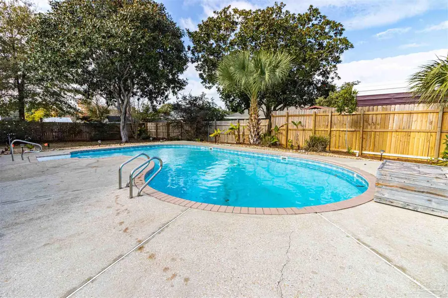 2865 Winners Cir Dr, Navarre, FL 32566 - Image #2