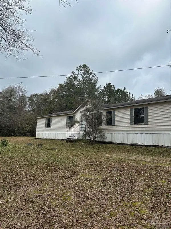 177 Juniper St, Mcdavid, FL 32568