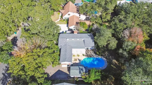 16 Mclane Rd, Gulf Breeze, FL 32561