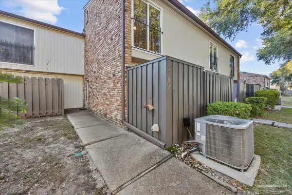 4717 Huron Dr, Pensacola, FL 32507