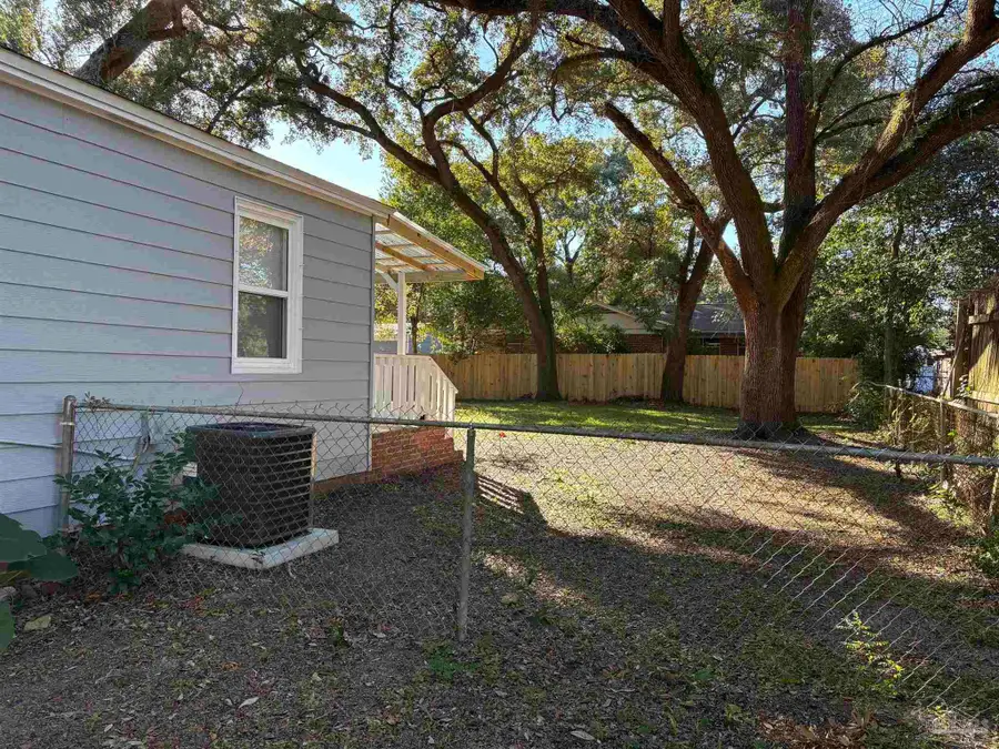 51 W Carver Dr, Pensacola, FL 32507 - Image #3