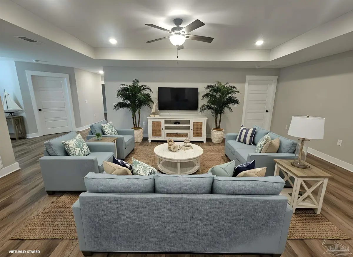 3123 Lynn Dr, Navarre, FL 32566 - Image #1