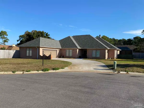 2 Zuni Cir, Pensacola, FL 32507
