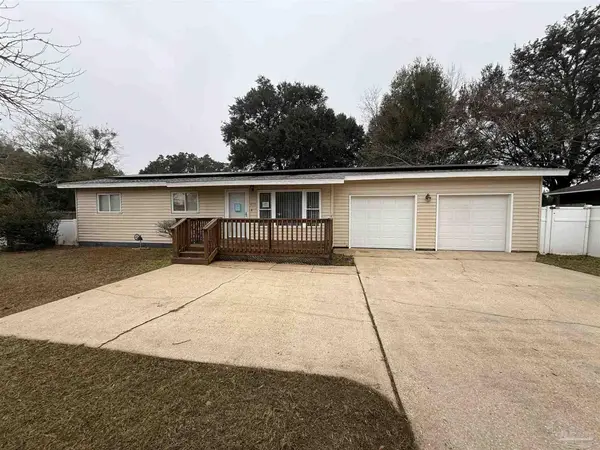 4175 Bell Ln, Pace, FL 32571