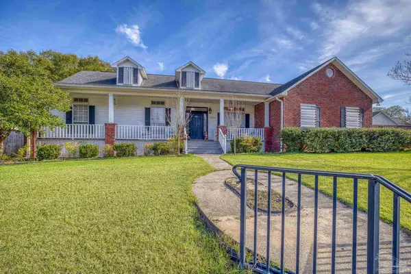 2100 St Andrews Dr, Cantonment, FL 32533