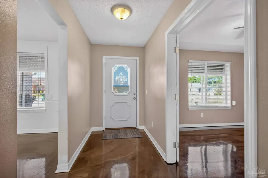 2212 Blue Lake Dr, Pensacola, FL 32506 - Image #2