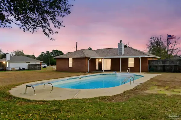 1000 Heathrow Dr, Cantonment, FL 32533