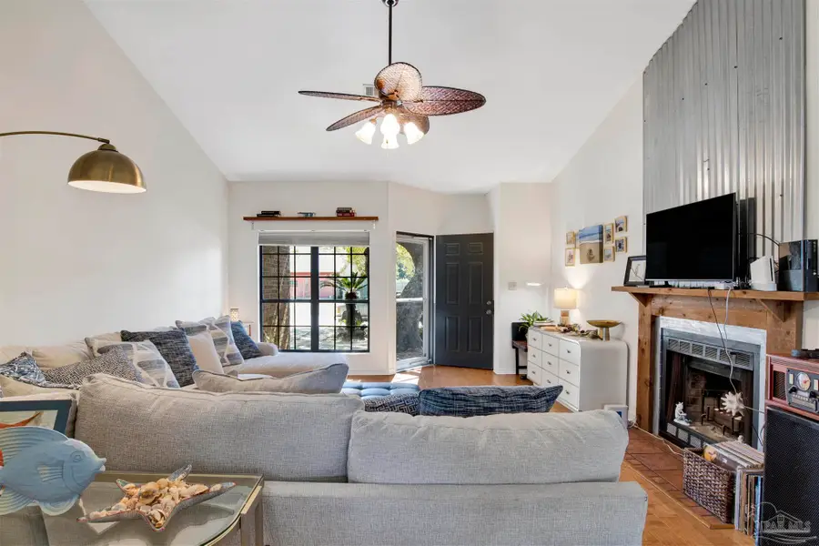 2718 Summertree Ln, Gulf Breeze, FL 32563 - Image #2