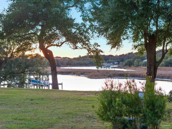 14 Bayou Blvd, Pensacola, FL 32503