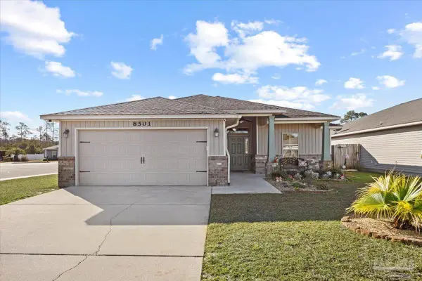 8501 Island Dr, Navarre, FL 32566