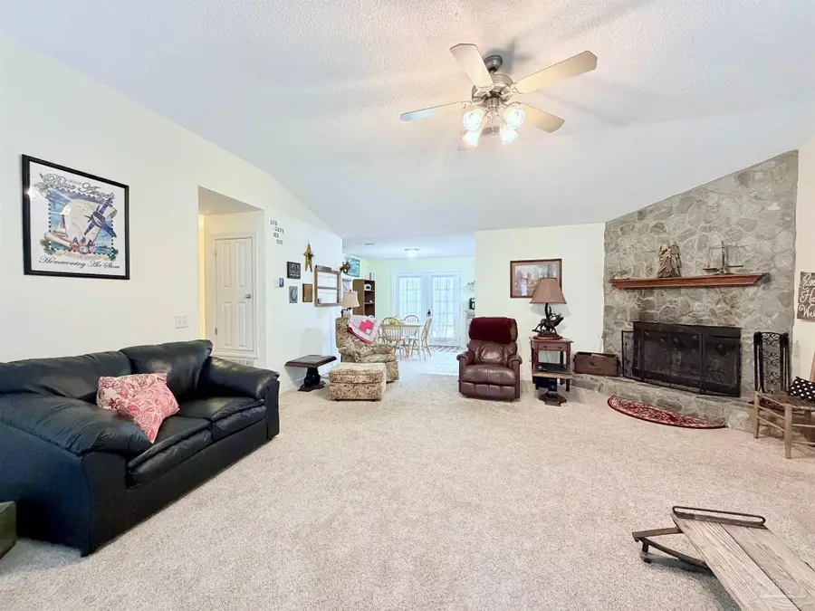 6277 Pansy Dr, Milton, FL 32570 - #2