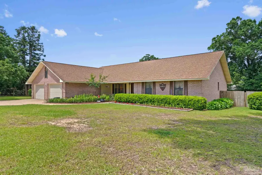 5816 Forest Ridge Dr, Pensacola, FL 32526 - Image #2