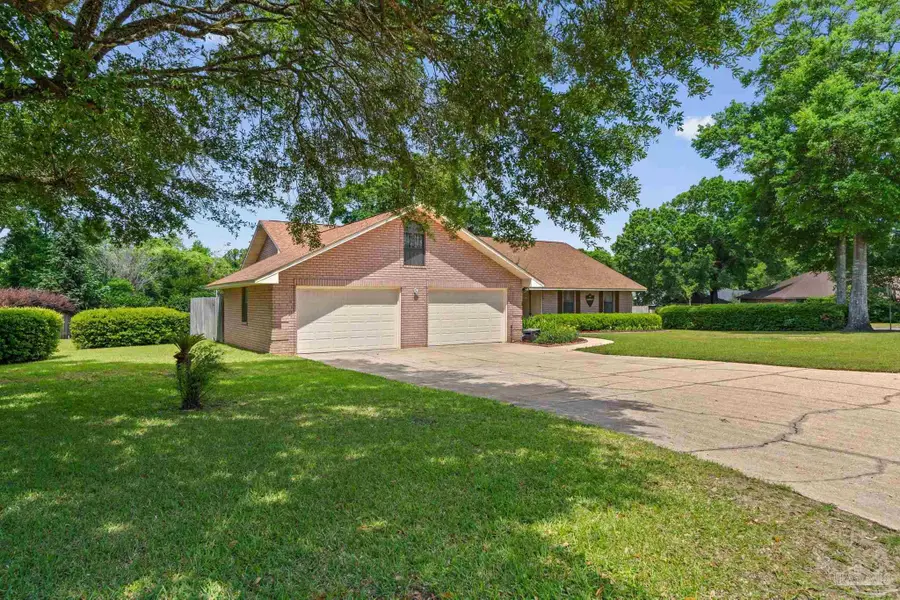 5816 Forest Ridge Dr, Pensacola, FL 32526 - Image #3