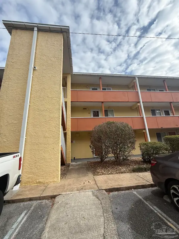 209 W Miracle Strip Pkwy #D105, Mary Esther, FL 32569