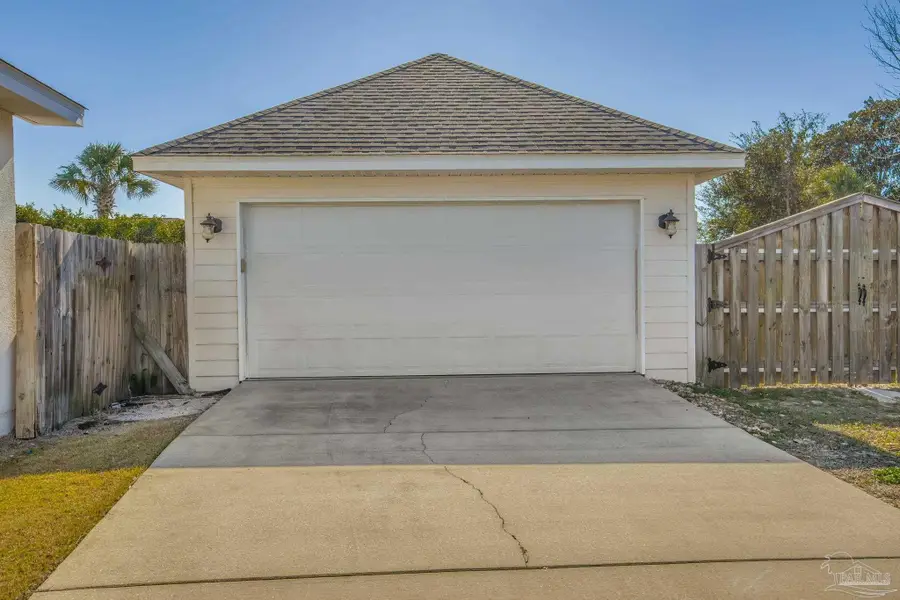 1005 Chandelle Lake Dr, Pensacola, FL 32507 - Image #3