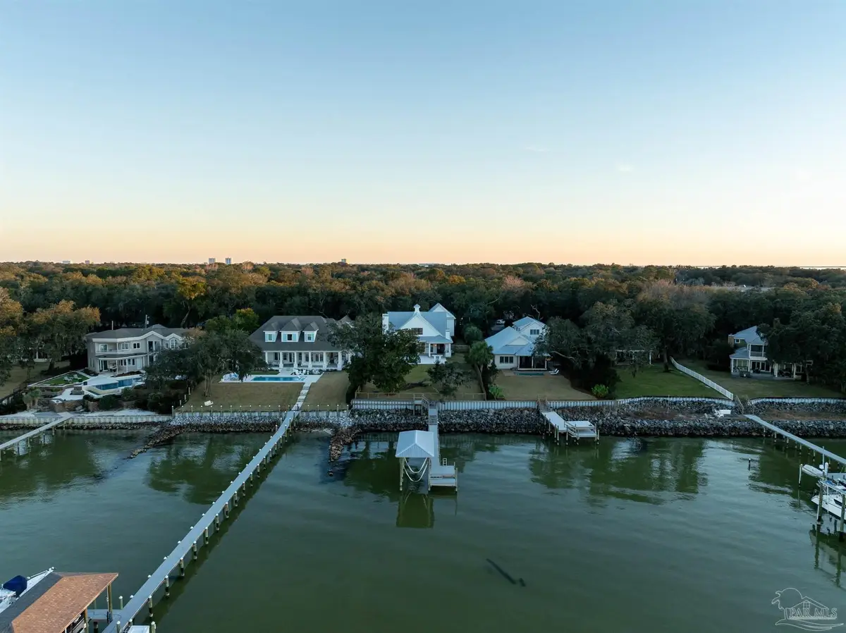 518 Navy Cove Blvd, Gulf Breeze, FL 32561 - Image #1