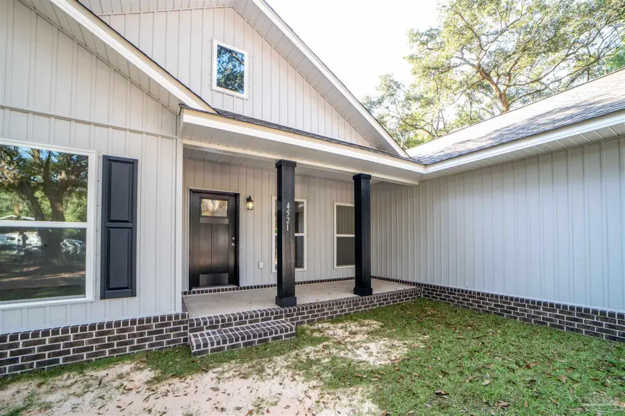 5597 Crestwood Dr, Milton, FL 32583 - Image #2