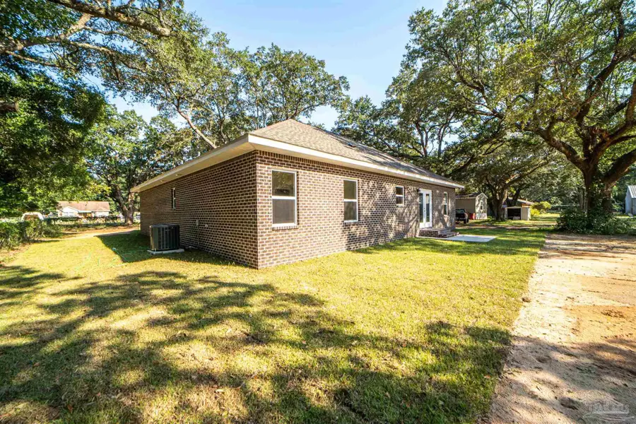 5597 Crestwood Dr, Milton, FL 32583 - Image #3