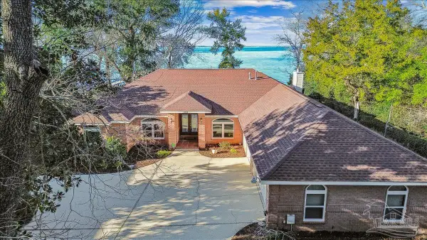 5088 Keystone Dr, Gulf Breeze, FL 32563