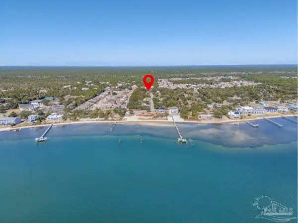 4977 Sanchez Ln, Pensacola, FL 32507