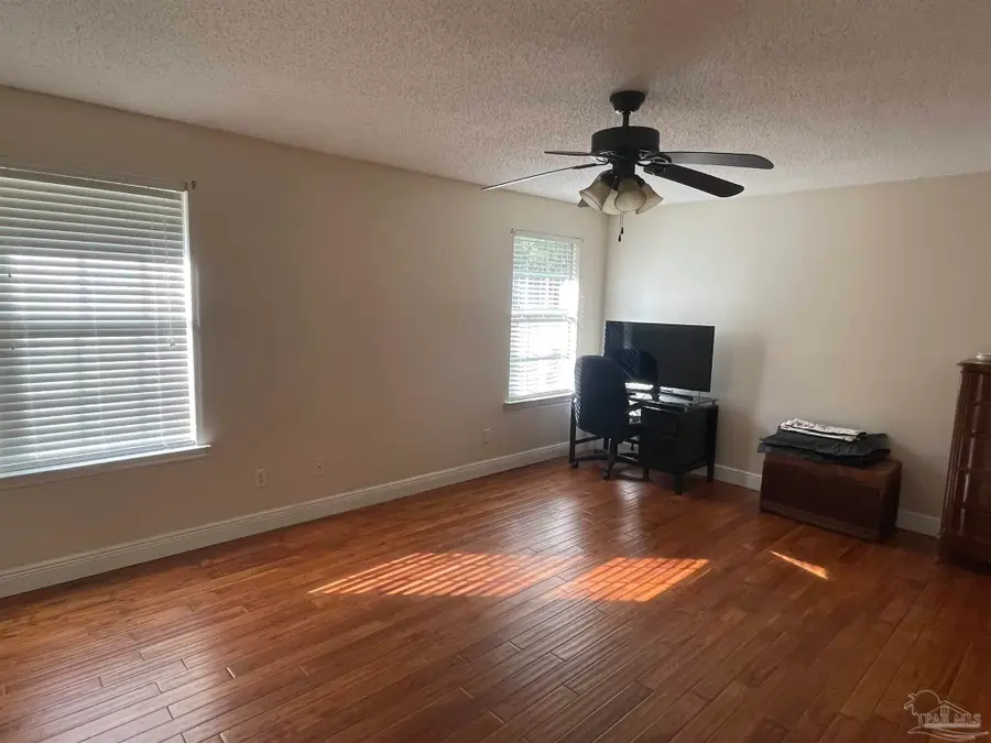 6831 Community Dr, Pensacola, FL 32526 - Image #3