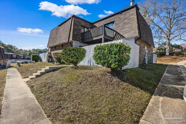 2301 W Michigan Ave #9, Pensacola, FL 32526