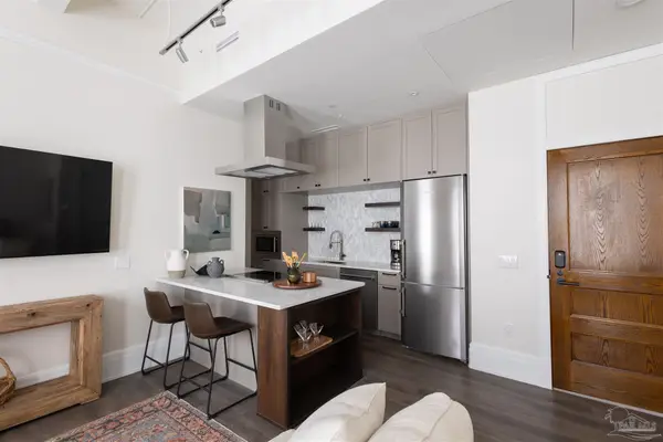 17 S Palafox Pl #304, Pensacola, FL 32502