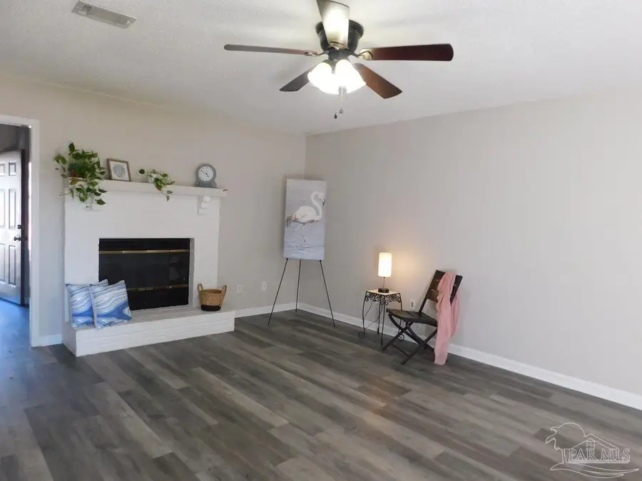 5827 Princeton Dr, Pensacola, FL 32526 - Image #2