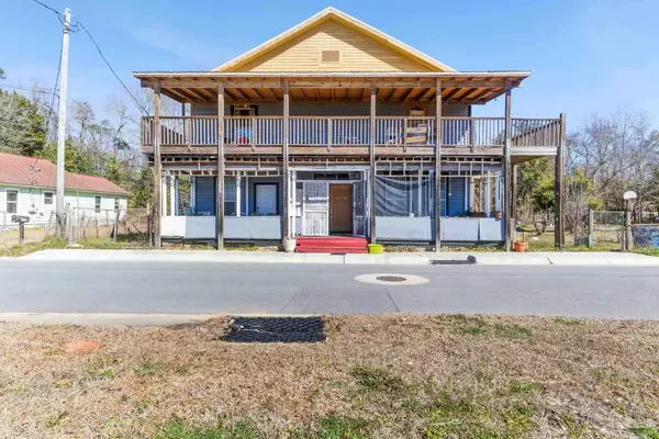 426 Front St, Century, FL 32535