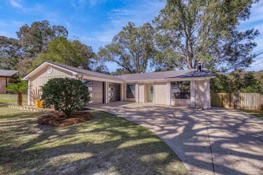 6056 West Shore Dr, Pensacola, FL 32526 - Image #2