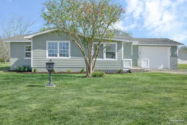 4710 Wiggins Ln, Century, FL 32535